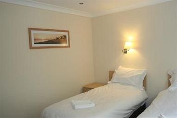 Clifton Lodge Hotel High Wycombe Bagian luar foto