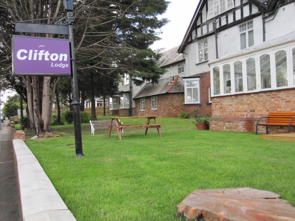 Clifton Lodge Hotel High Wycombe Bagian luar foto